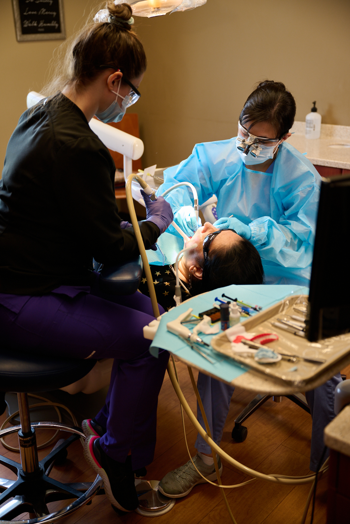 women with dental patient